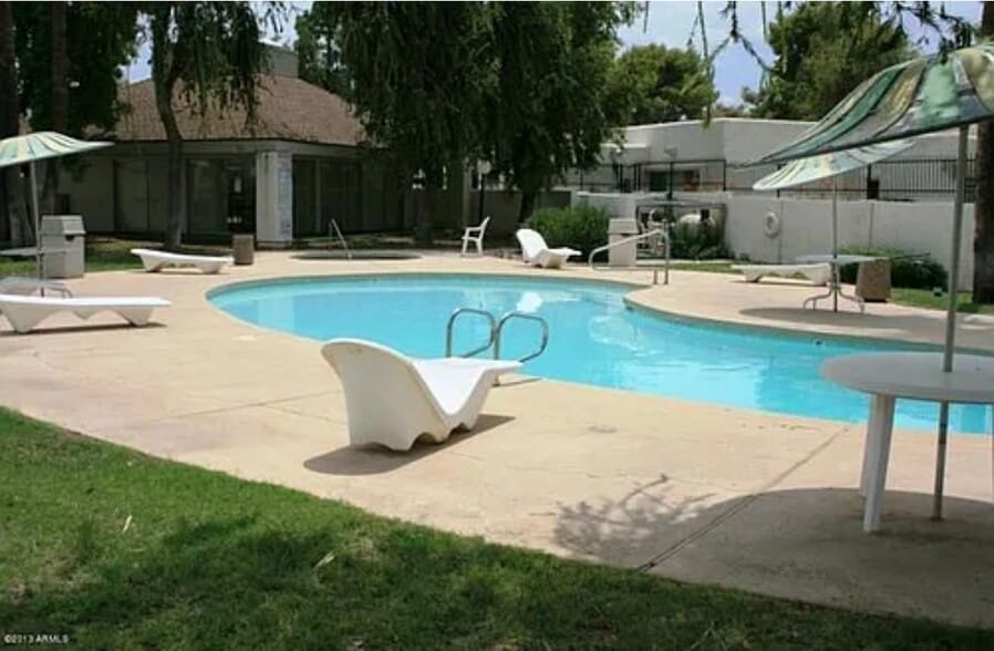 Building Photo - 2446 E 5th Pl