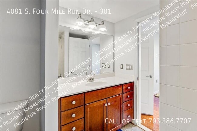 Building Photo - 4081 S Four Mile Run Dr