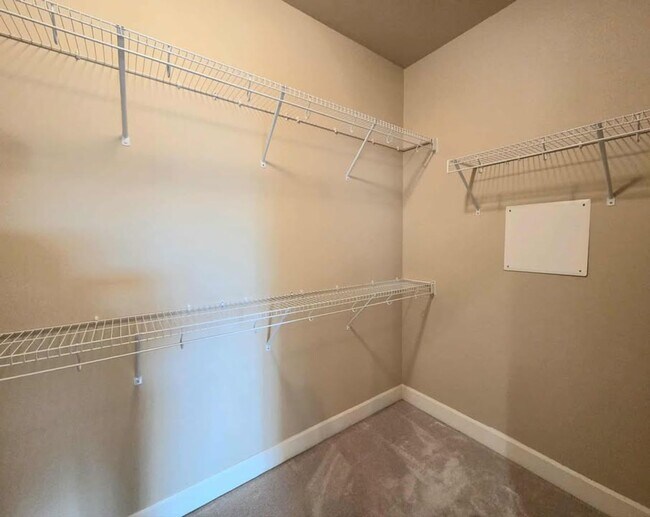 Building Photo - Large 3 bedroom, 3 bath newer build in sought after East Wenatchee neighborhood!