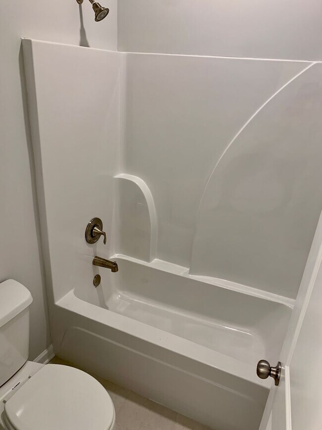 Building Photo - 600 Cunninghame Ct