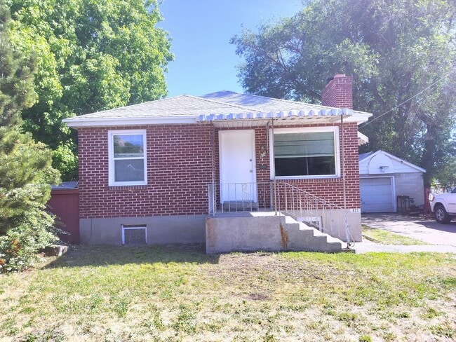 Building Photo - Charming 2-Bedroom Upper Duplex Unit in Ogden!