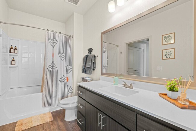 Building Photo - 711 W Broadway Rd