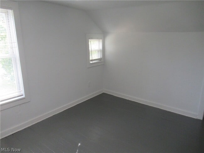 Building Photo - 14 Elm St