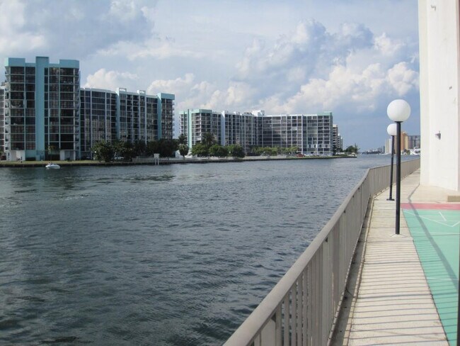 Building Photo - 3800 S Ocean Dr