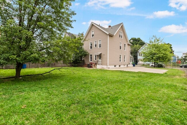 Building Photo - 354 Poplar St