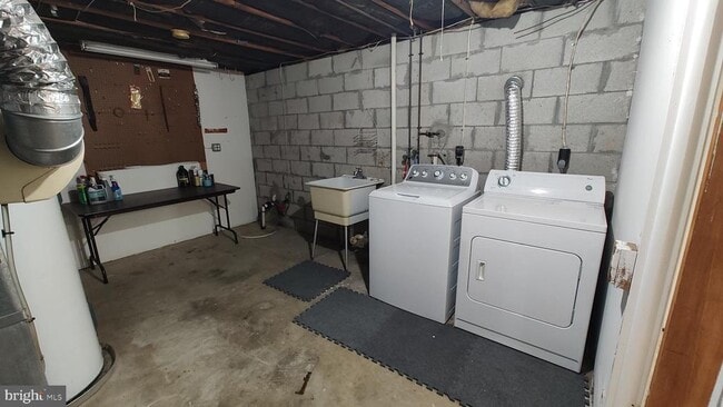 Building Photo - 8638 Saxon Cir