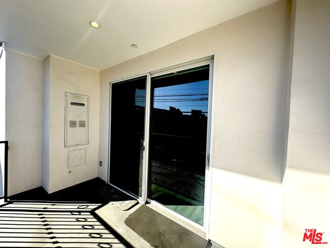 Building Photo - 1249 S Holt Ave