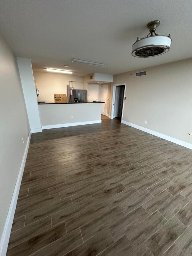 Building Photo - 1551 N Flagler Dr