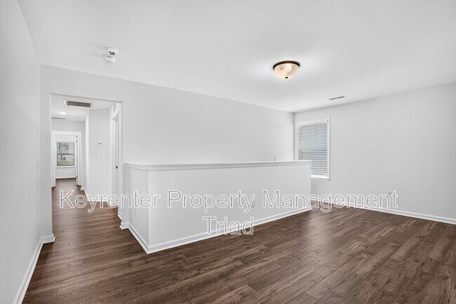 Building Photo - 3012 Highlander Pt