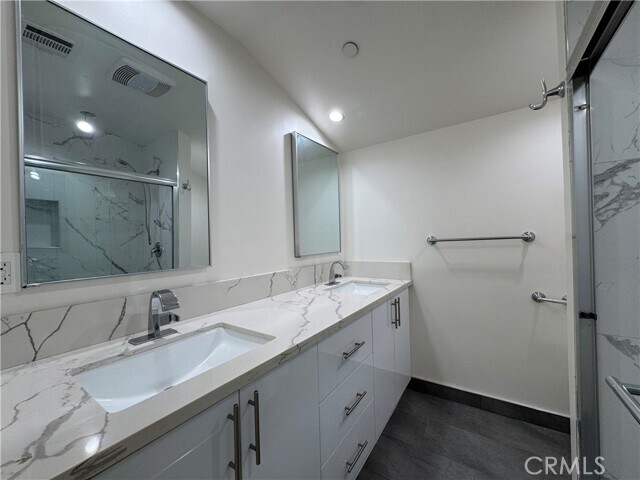 Building Photo - 8633 Bluffdale Dr