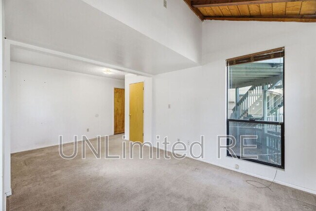 Building Photo - 1410 Inverrary Way