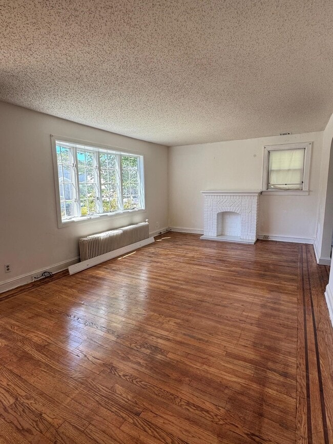 Building Photo - 14 Raydol Ave