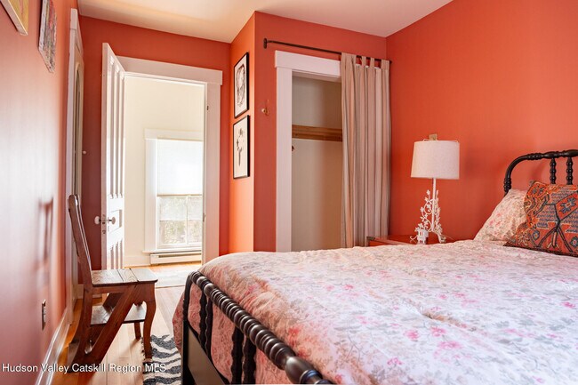 Building Photo - 5 Fairview Ave