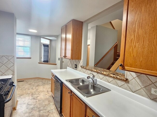 Building Photo - 2944 White Thorn Cir