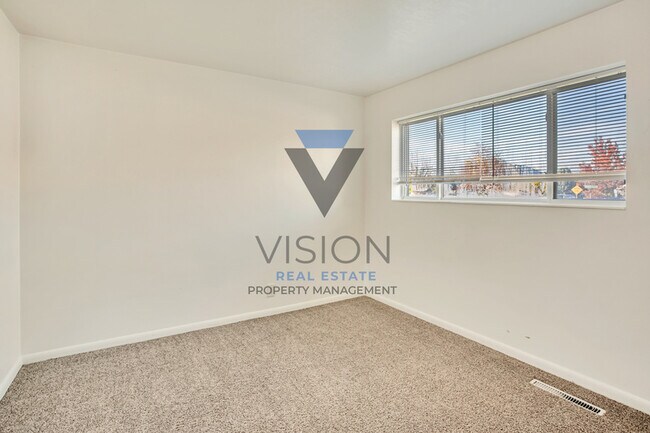 Building Photo - 360 E 400 S