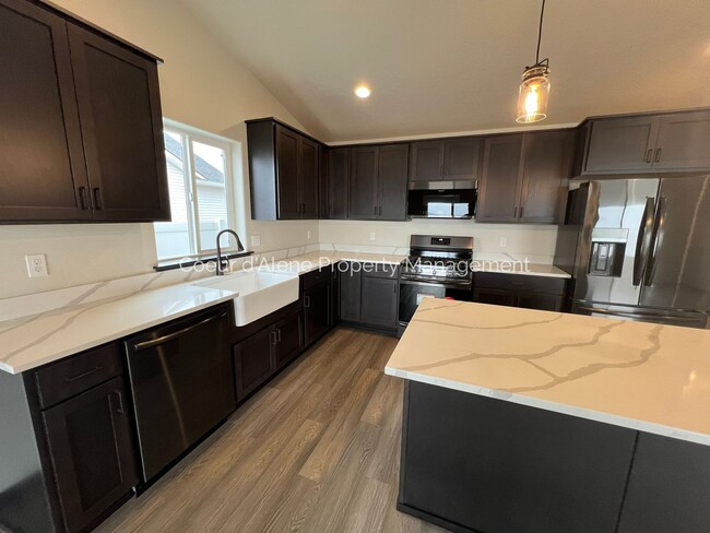 Building Photo - 3 bed, 2 bath house
