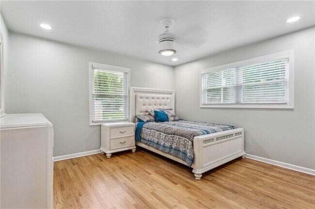 Building Photo - 2985 Dodson Dr