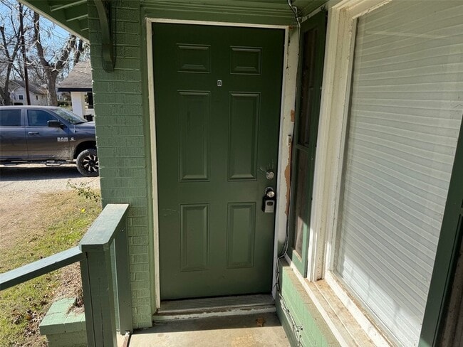 Building Photo - 210 W Willingham St