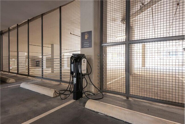 Building Photo - 3329 Oak Grove Ave