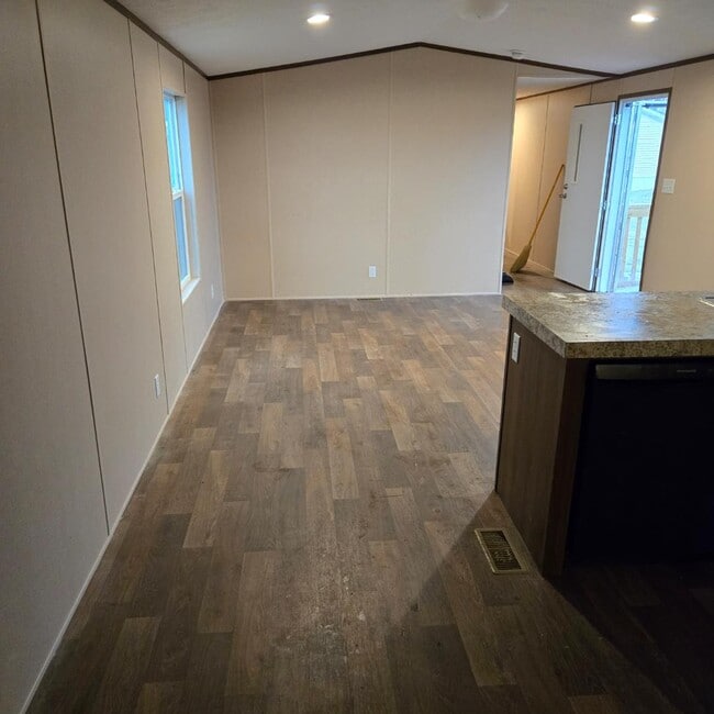 Building Photo - 121 Fountianvue drive LaFontiane indiana 46940