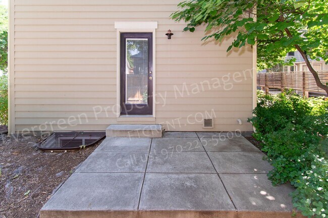 Building Photo - 318-320 W Myrtle