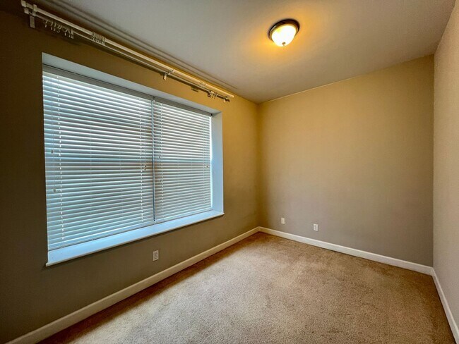 Building Photo - 5653 Waterman Blvd