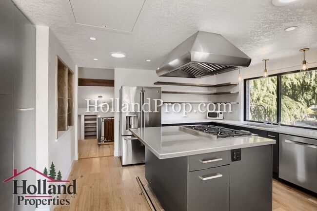 Building Photo - 3 Bedroom home in Aloha