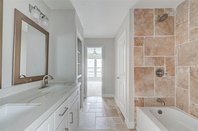 Building Photo - 915 Daria Dr
