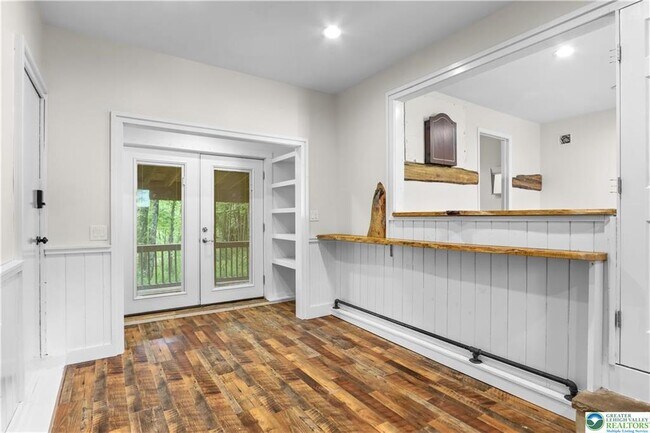 Building Photo - 1229 Fern Dr