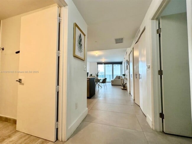 Building Photo - 488 NE 18th St