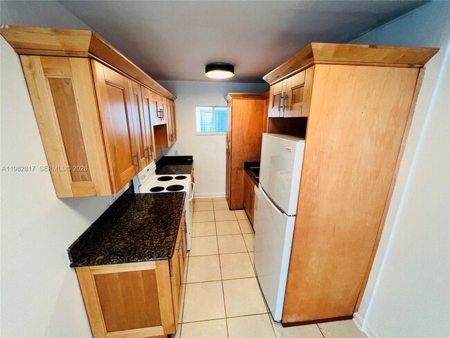 Building Photo - 2033 Calais Dr