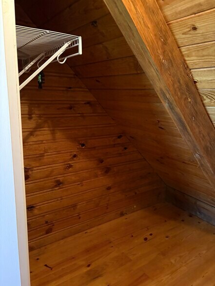 Large storage area - 86 Yonah Vw