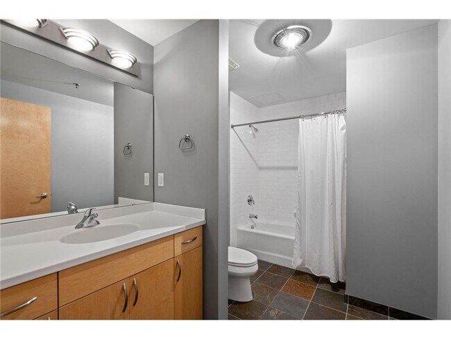 Building Photo - 401 N 2nd St