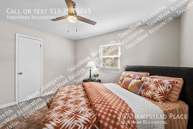 Building Photo - 707 Hampstead Pl