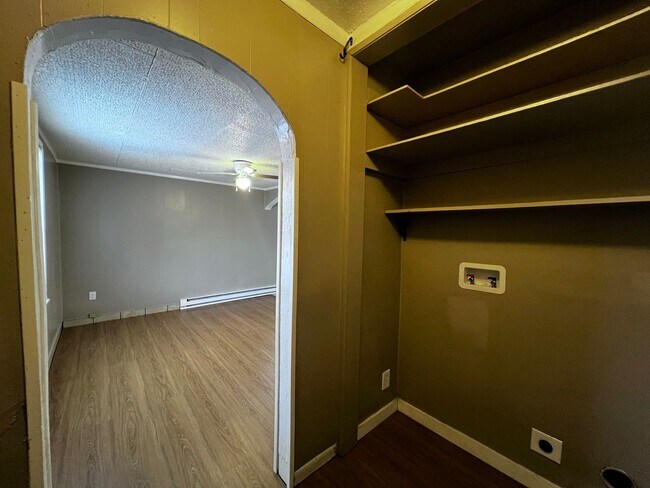 Building Photo - D1011