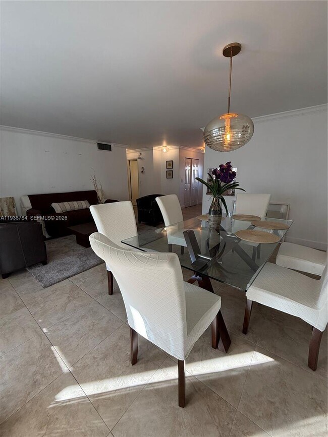 Building Photo - 500 NE 14th Ave