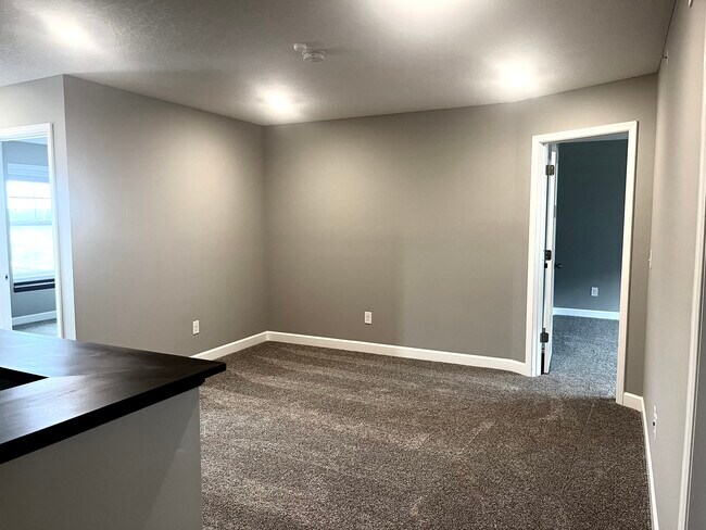 Building Photo - 9662 Canter Ct