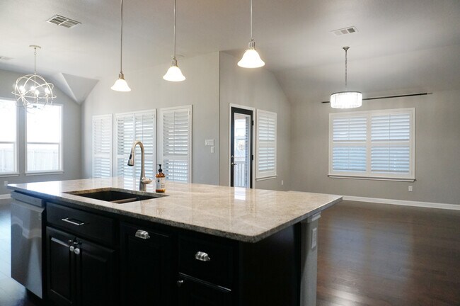 Building Photo - 6620 Estana Ln