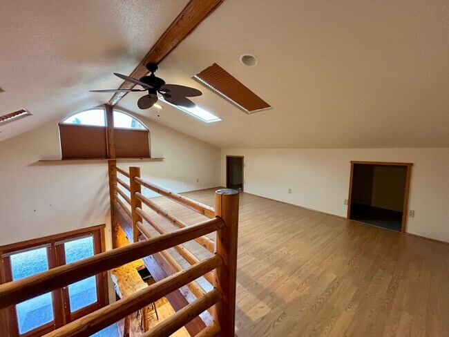 Building Photo - 3 Bedroom Home on Two Acres