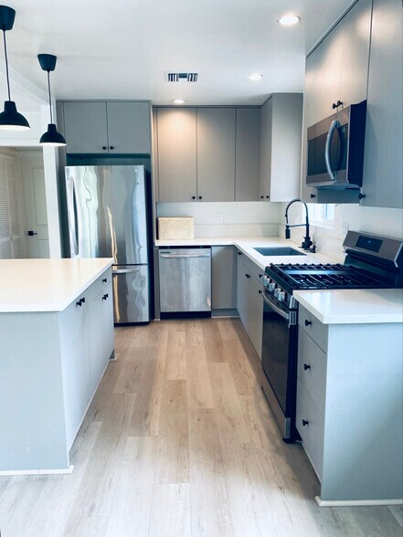 Building Photo - 2128 La Canada Crest Dr