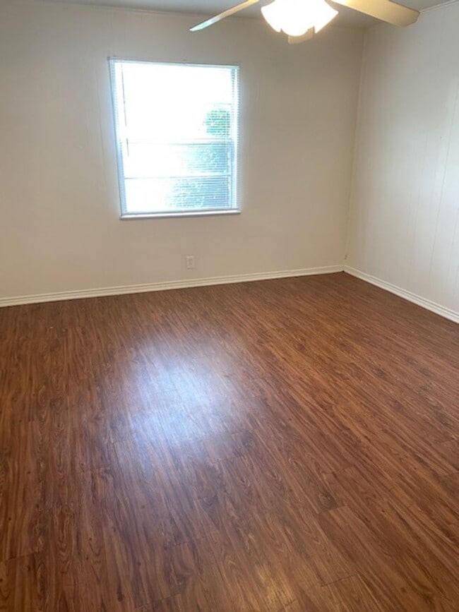 Building Photo - ONE BEDROOM APARTMENT BY TWU