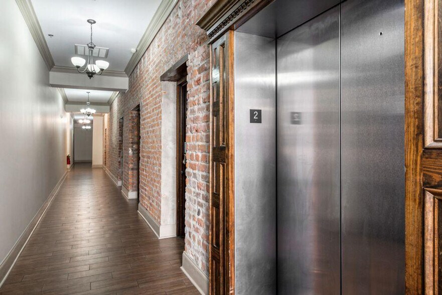 Building Photo - 30 Baronne St