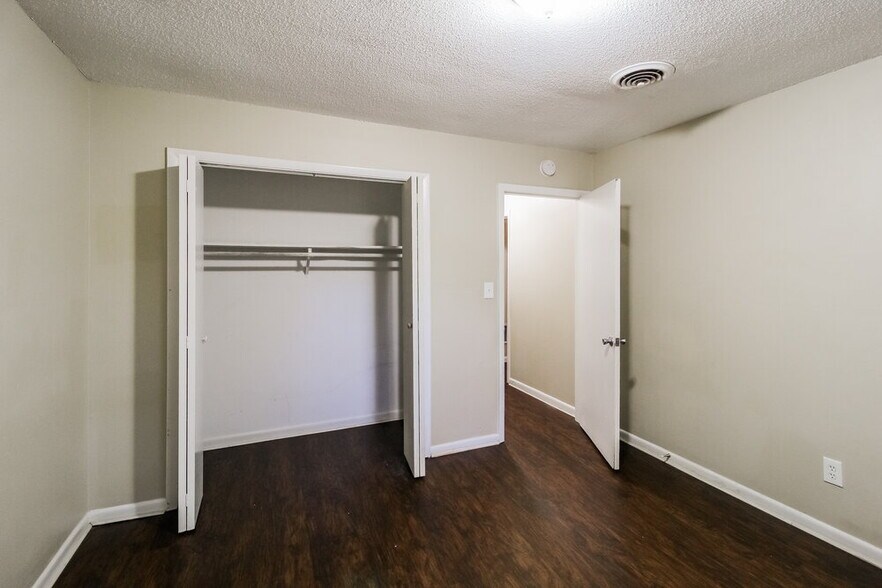 Building Photo - 5151 Hillside Dr NW