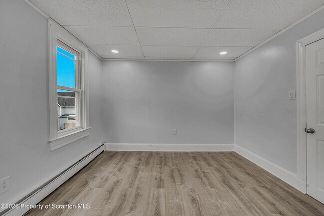 Building Photo - 8 Green Ridge St