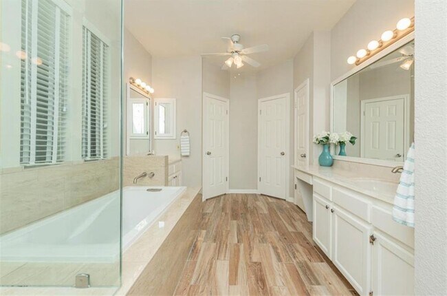 Building Photo - 626 Clarenda Falls Dr