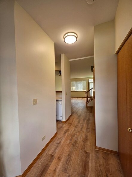 Building Photo - 10 Waverly Ct