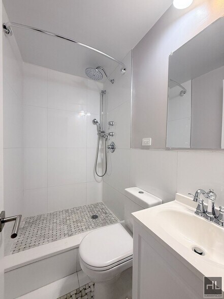 Building Photo - 2 bed 2 bath renovated with washer and dryer / Balcony / WEST 93 STREET