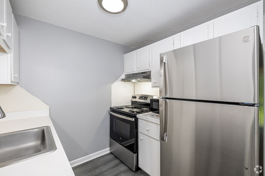 1BR, 1BA - 660SF - Kitchen - High Meadow