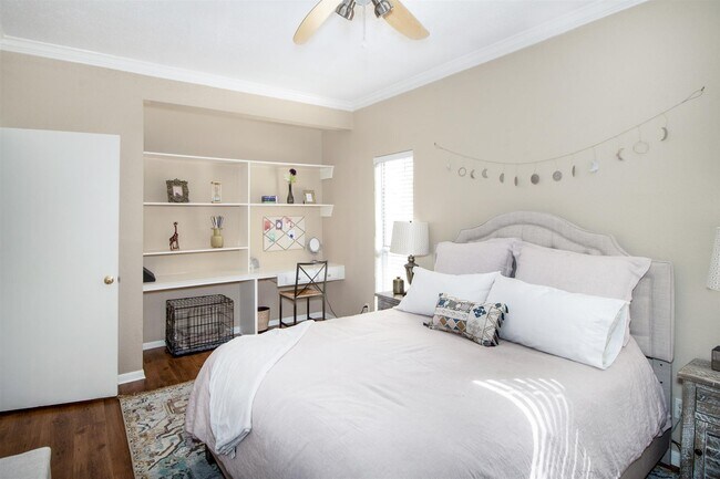 Building Photo - 728 Bering Dr