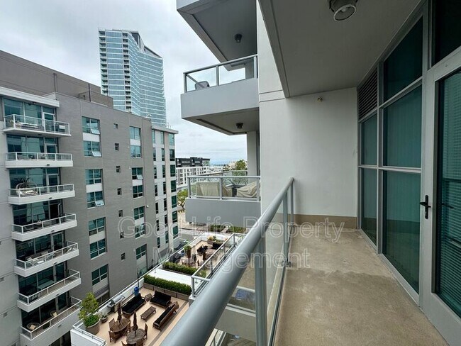 Building Photo - 253 Tenth Ave